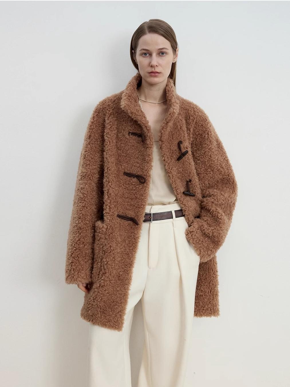 Light and wandering imported Lagon style curly shearling velvet stick button stand collar jacket