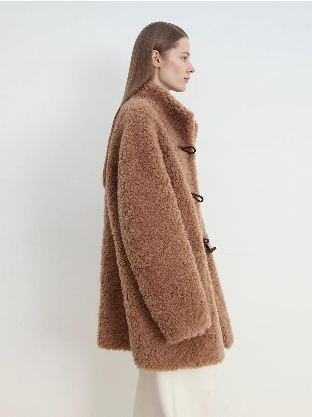 Light and wandering imported Lagon style curly shearling velvet stick button stand collar jacket