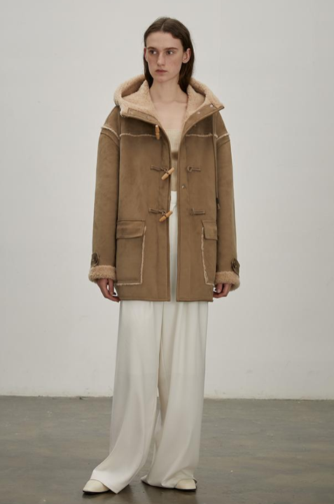 "Quartet Short" Wool Artificial Compositesuede Hooded Shearling Jacket