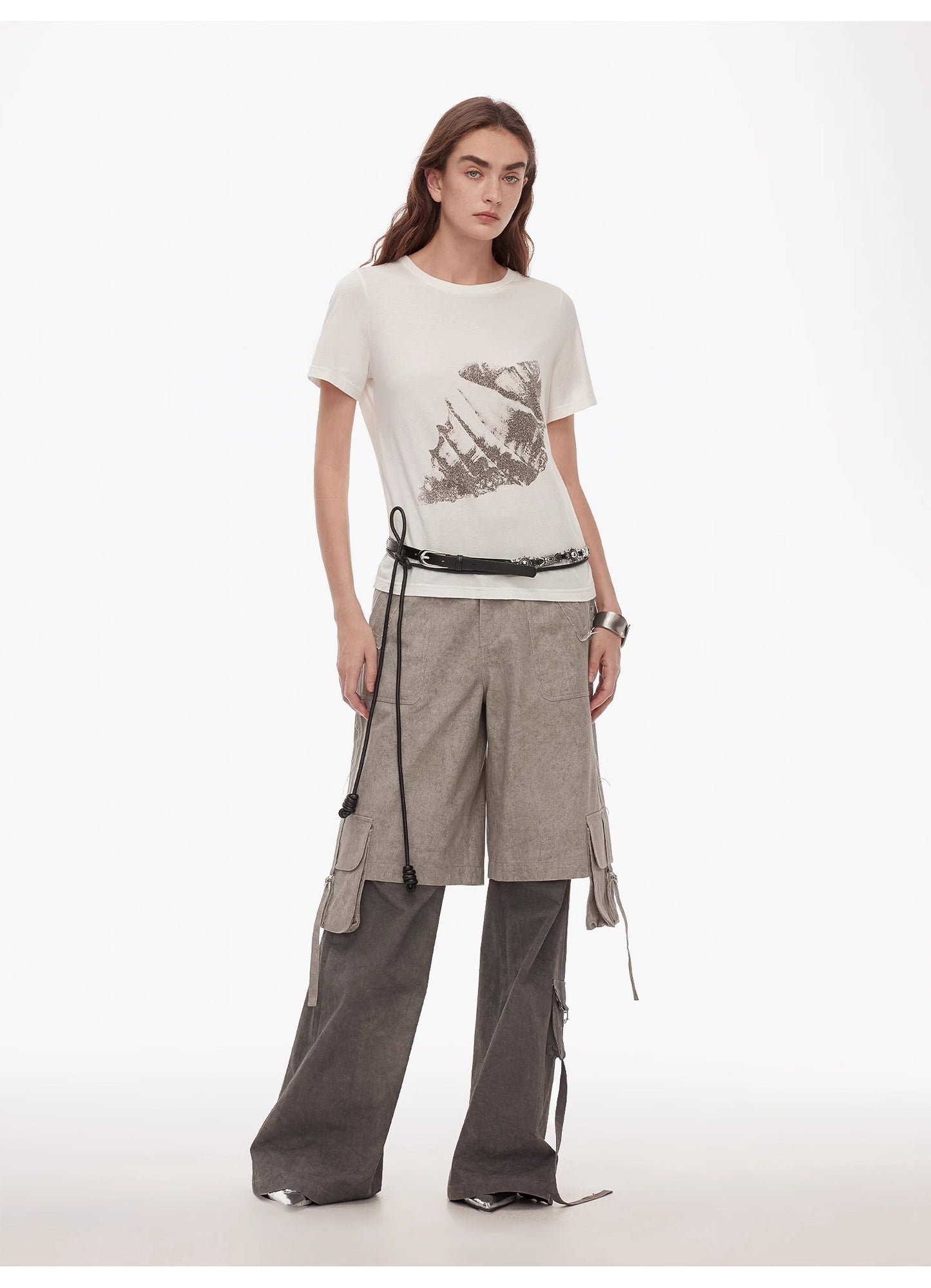 Fashionable and slim fit, all-season original printed, tailored hourglass-style, round neck, short waist T-shirt