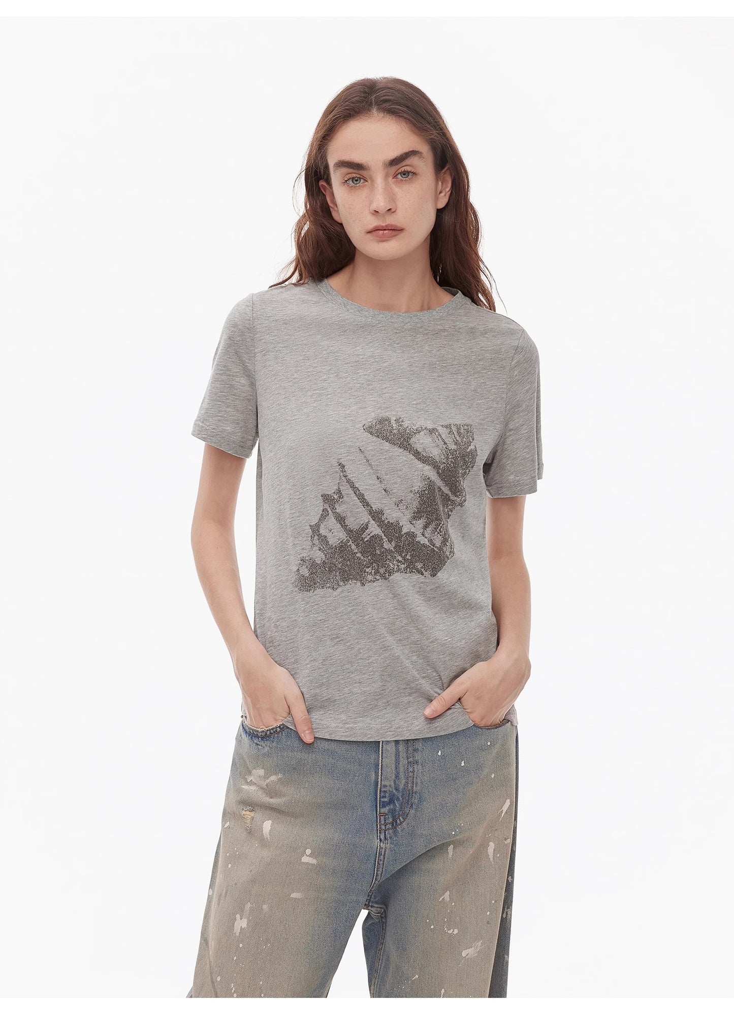 Fashionable and slim fit, all-season original printed, tailored hourglass-style, round neck, short waist T-shirt