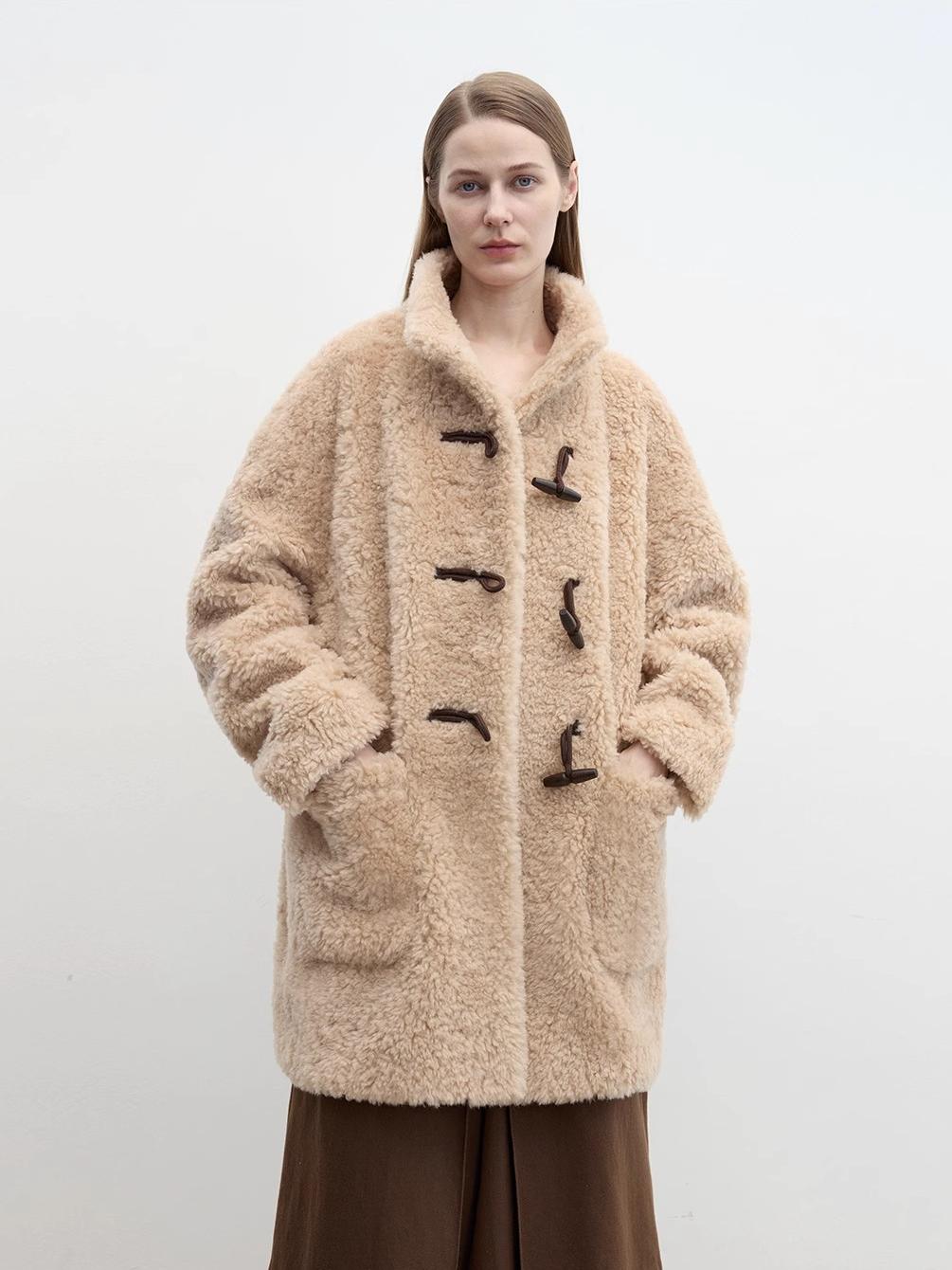 Light and wandering imported Lagon style curly shearling velvet stick button stand collar jacket