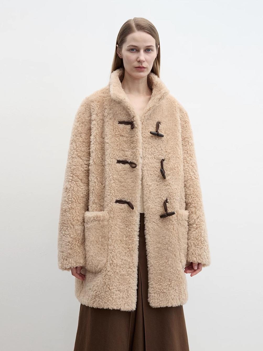 Light and wandering imported Lagon style curly shearling velvet stick button stand collar jacket
