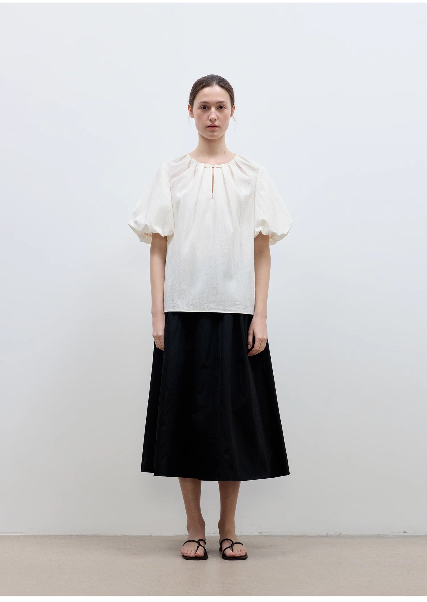 "Iceland Diary" neckline pleated design round neck tie puff sleeve short sleeve shirt for women
