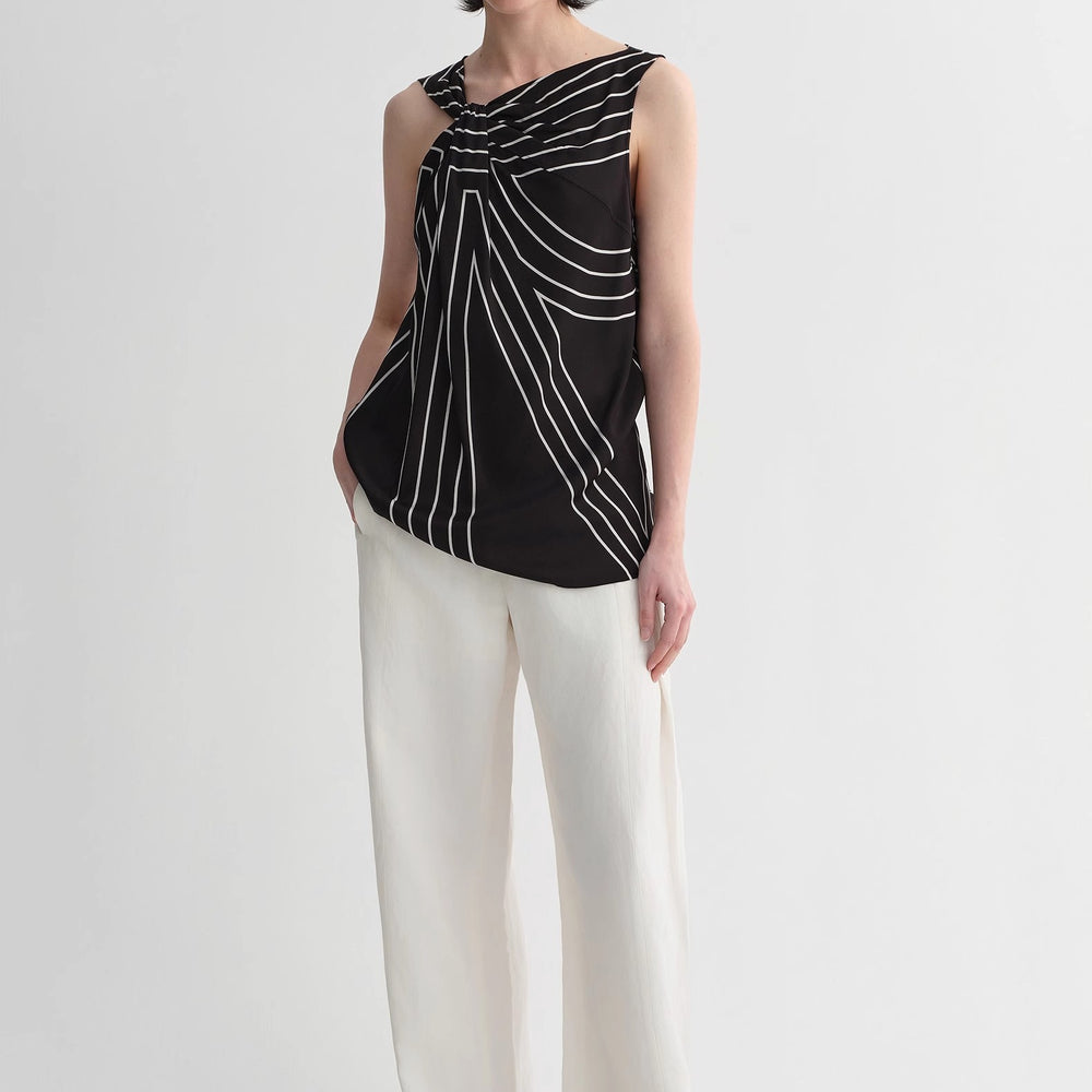 
                  
                    Elastic silk twisted collar original geometric print slim fit multi-occasion T-shirt sleeveless vest for women
                  
                
