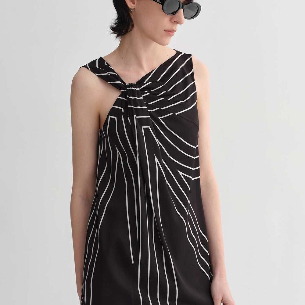 
                  
                    Elastic silk twisted collar original geometric print slim fit multi-occasion T-shirt sleeveless vest for women
                  
                