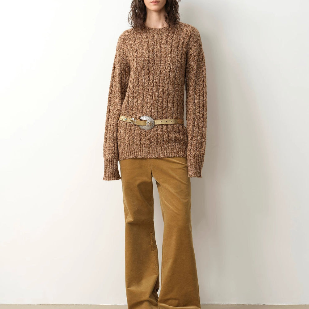 
                  
                    "Thousand Islands Forest Club" Cable-cut Round Neck Wool Blend Slightly Wide Shoulder Sweater
                  
                