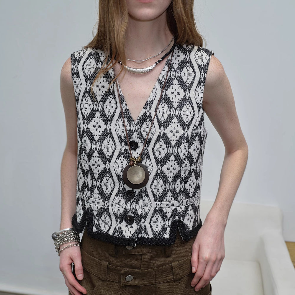 
                  
                    "Venice" Classical simple silhouette Italian imported jacquard ethnic style V-neck vest
                  
                