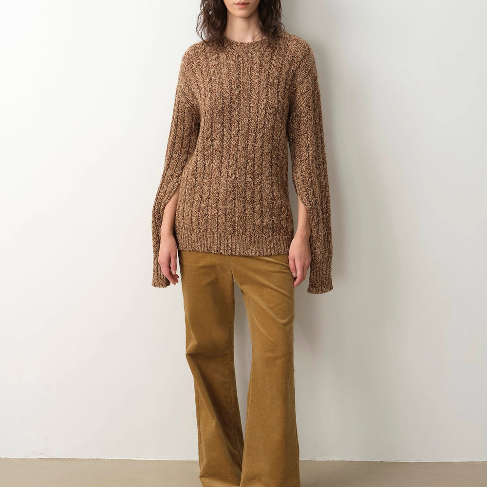 
                  
                    "Thousand Islands Forest Club" Cable-cut Round Neck Wool Blend Slightly Wide Shoulder Sweater
                  
                