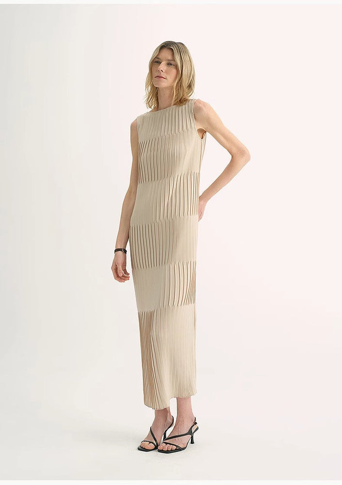
                  
                    Original design handmade pleated straight sleeveless boat neck dress
                  
                