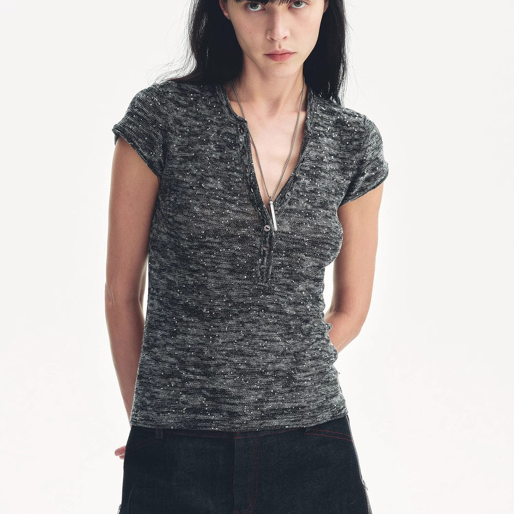 
                  
                    "Minimalist Light Gap" Cotton and Linen Blend Sequined Henley Neck Short Sleeve T-Shirt
                  
                
