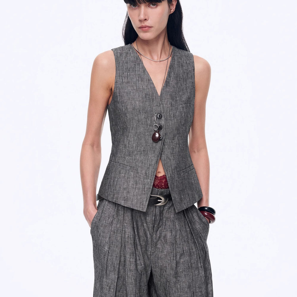 
                  
                    "Old Money Space" Linen draped vest and straight trousers suit
                  
                