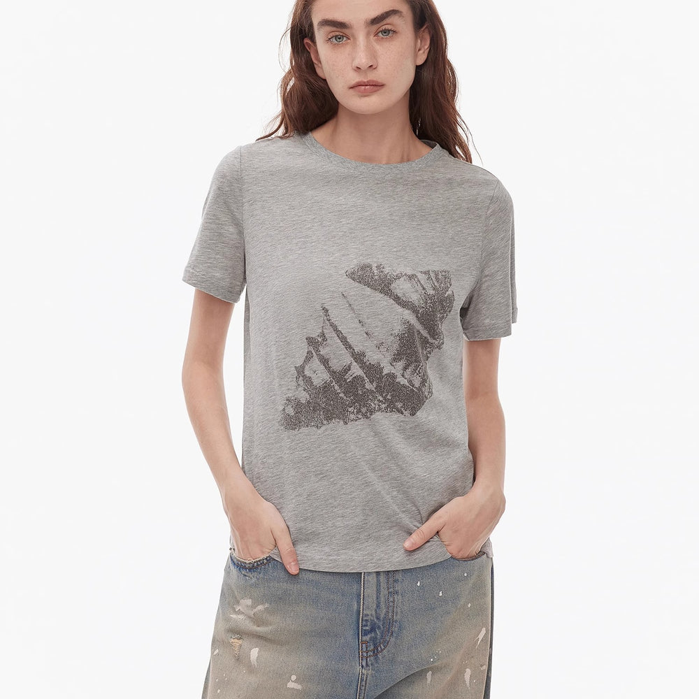 
                  
                    Fashionable and slim fit, all-season original printed, tailored hourglass-style, round neck, short waist T-shirt
                  
                