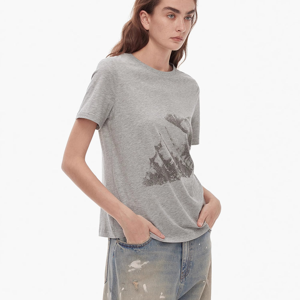 
                  
                    Fashionable and slim fit, all-season original printed, tailored hourglass-style, round neck, short waist T-shirt
                  
                