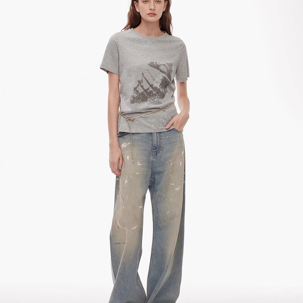 
                  
                    Fashionable and slim fit, all-season original printed, tailored hourglass-style, round neck, short waist T-shirt
                  
                