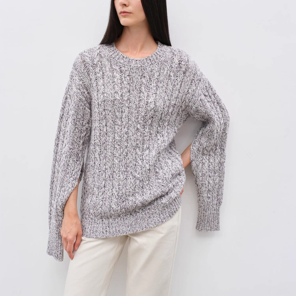 
                  
                    "Thousand Islands Forest Club" Cable-cut Round Neck Wool Blend Slightly Wide Shoulder Sweater
                  
                