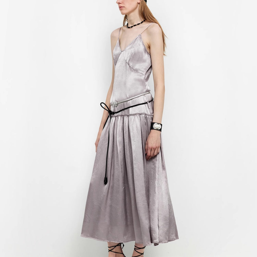 
                  
                    "Girls' Letterhead" Luxurious and light, glossy and silky 100% acetate low-waisted long suspender dress
                  
                
