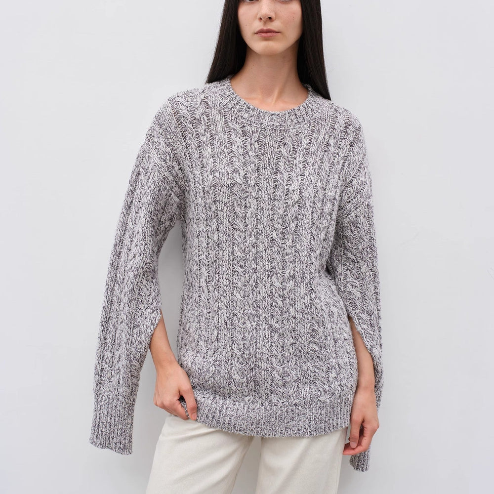 
                  
                    "Thousand Islands Forest Club" Cable-cut Round Neck Wool Blend Slightly Wide Shoulder Sweater
                  
                