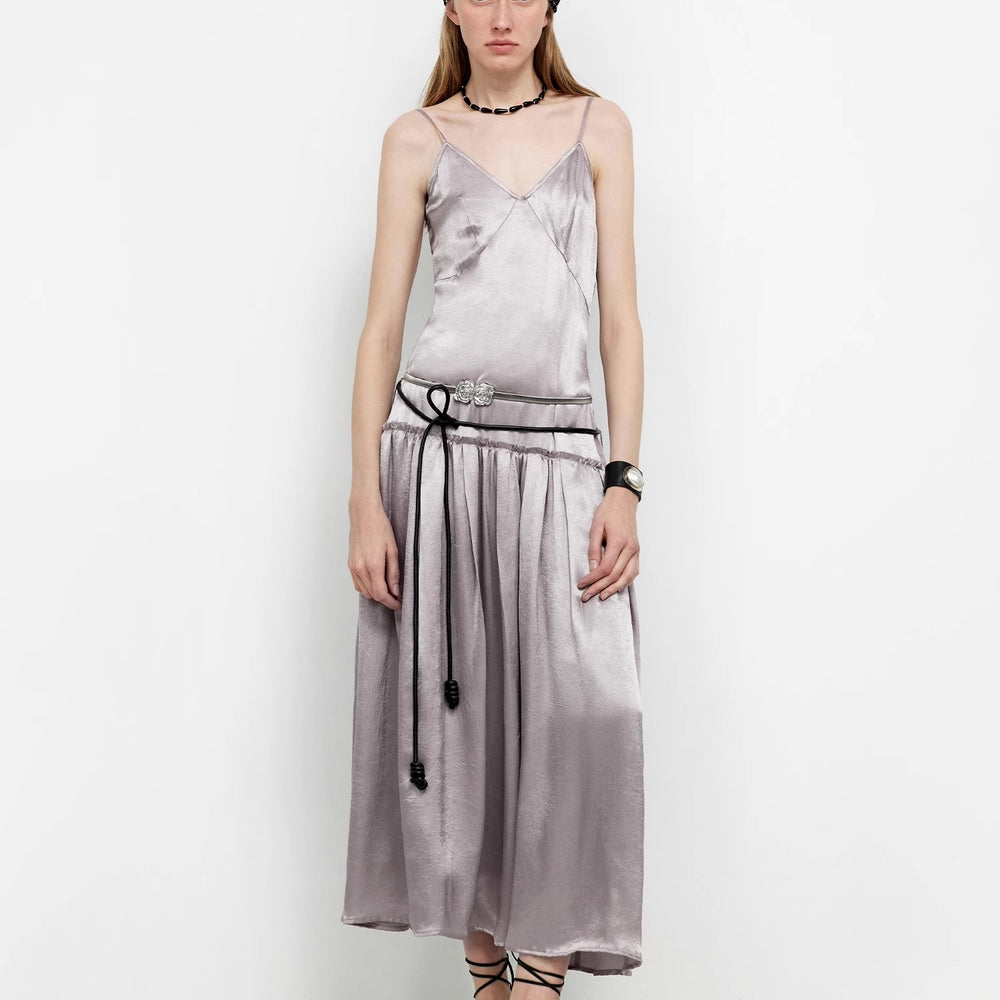 
                  
                    "Girls' Letterhead" Luxurious and light, glossy and silky 100% acetate low-waisted long suspender dress
                  
                