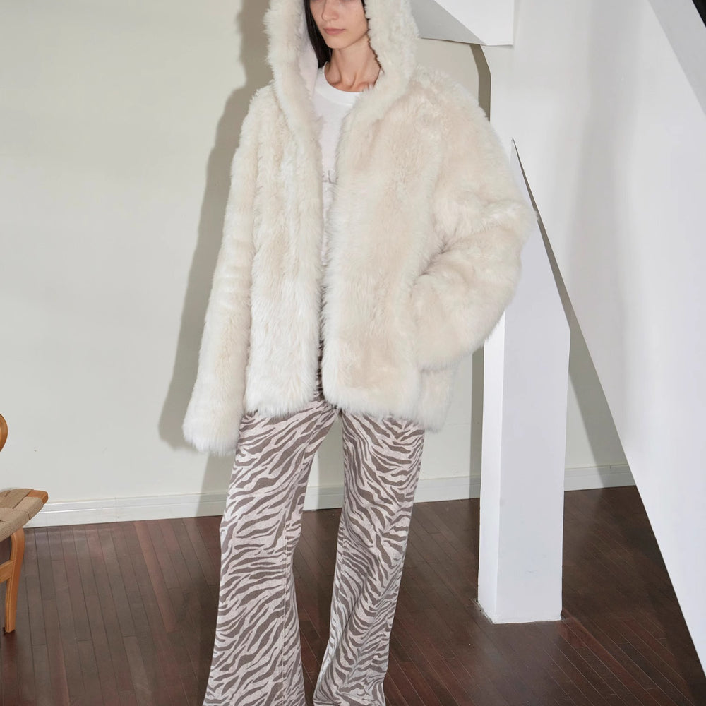 
                  
                    "Winter Snow" lazy silhouette hooded Tuscan curly sheepskin fur coat winter
                  
                
