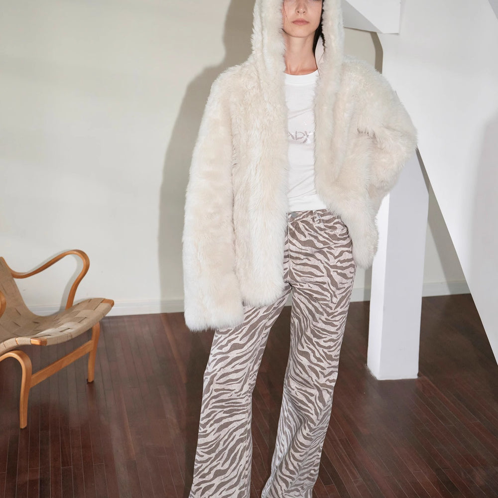 
                  
                    "Winter Snow" lazy silhouette hooded Tuscan curly sheepskin fur coat winter
                  
                