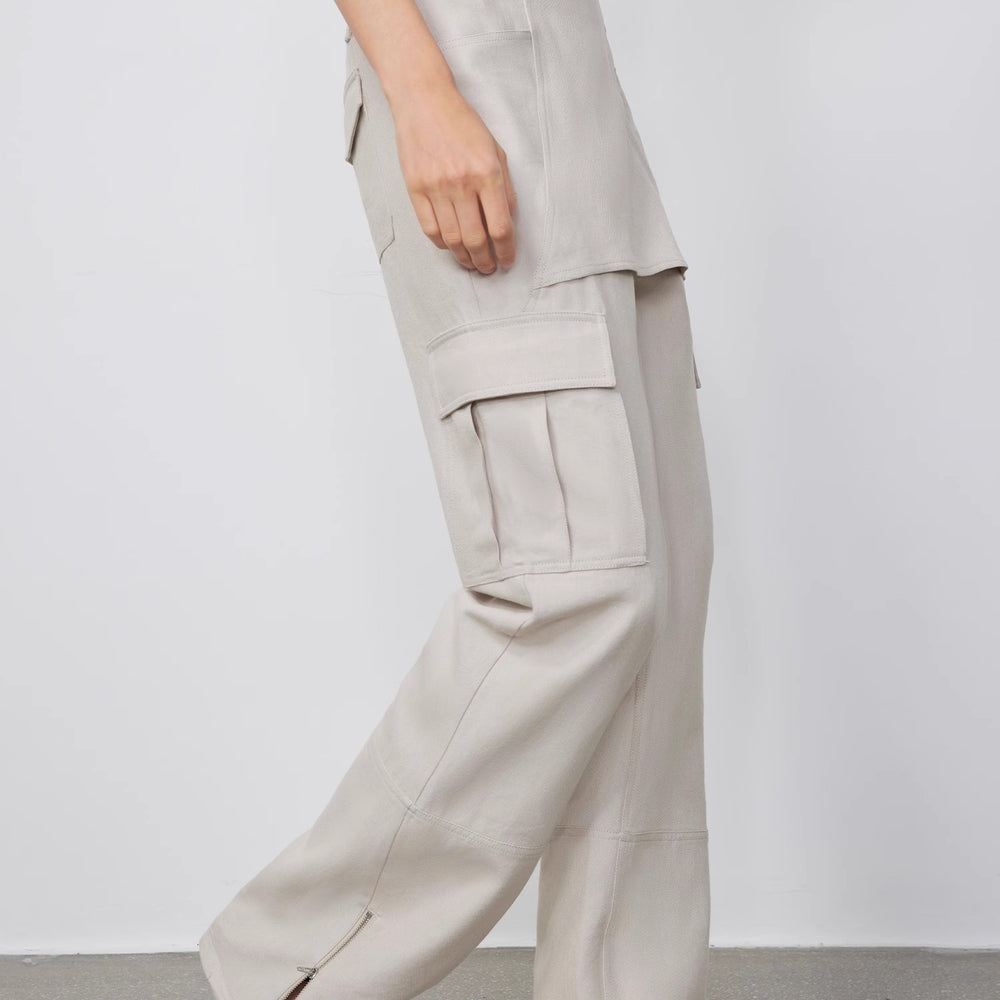 
                  
                    "Free to run away" miu style fake two-piece workwear micro-flared casual pants low-waist slim zipper trousers for women
                  
                