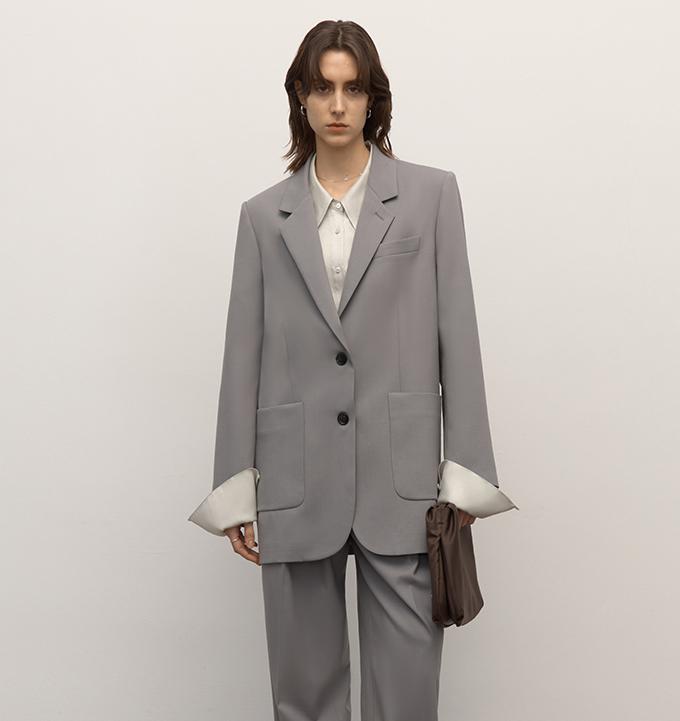 Heavy fine twill worsted wool, asymmetrical collar design, basic classic two-button suit