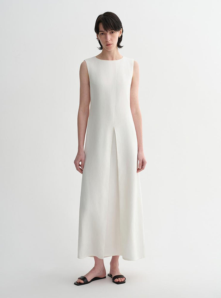 
                  
                    Mulberry silk sleeveless round neck oblique pleated A-line white dress
                  
                