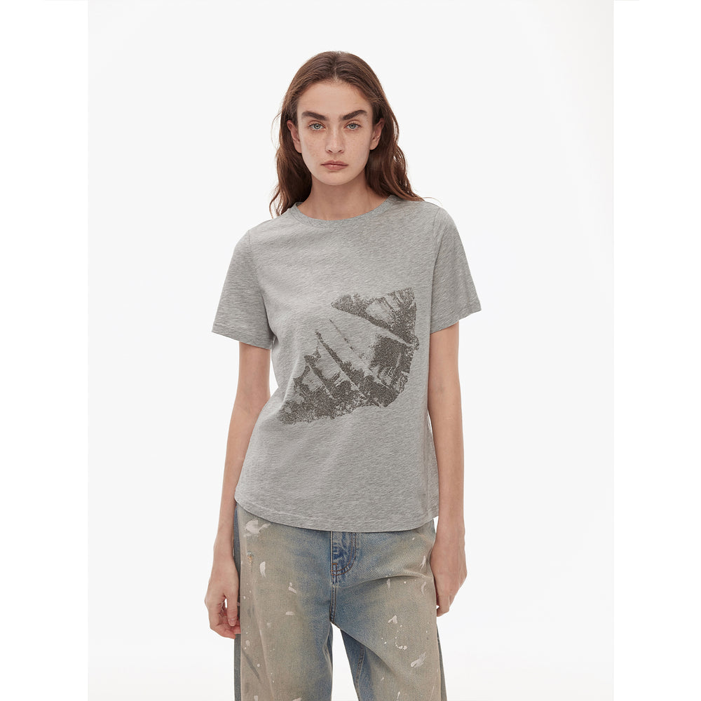 
                  
                    Fashionable and slim fit, all-season original printed, tailored hourglass-style, round neck, short waist T-shirt
                  
                
