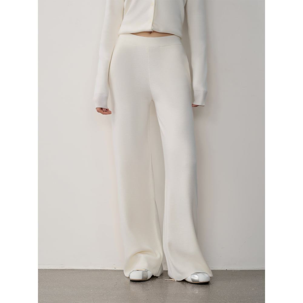
                  
                    "Lazy urban" Yangtze Merino wool polo-neck cardigan straight-leg knitted pants suit
                  
                