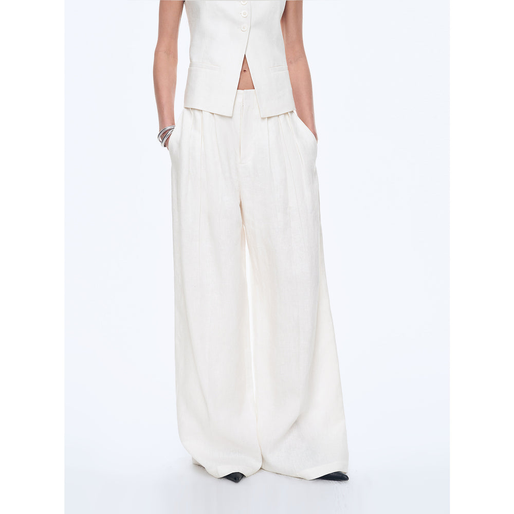 
                  
                    "Old Money Space" Linen draped vest and straight trousers suit
                  
                
