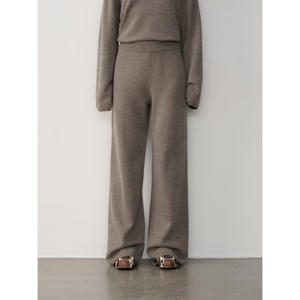 
                  
                    "Fall Winter Mischief" Basalan Merino Wool Knit Outfit
                  
                