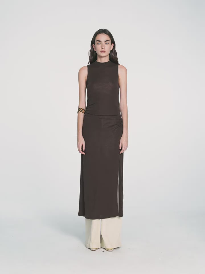
                  
                    Carica e riproduci il video nel visualizzatore della galleria, &amp;quot;Half Summer Ball&amp;quot; Fine Wool Blend Sleeveless Slit Long Knit Dress
                  
                