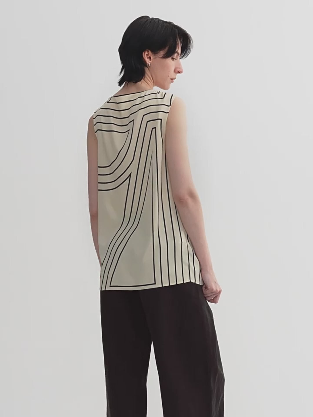 Elastic silk twisted collar original geometric print slim fit multi-occasion T-shirt sleeveless vest for women
