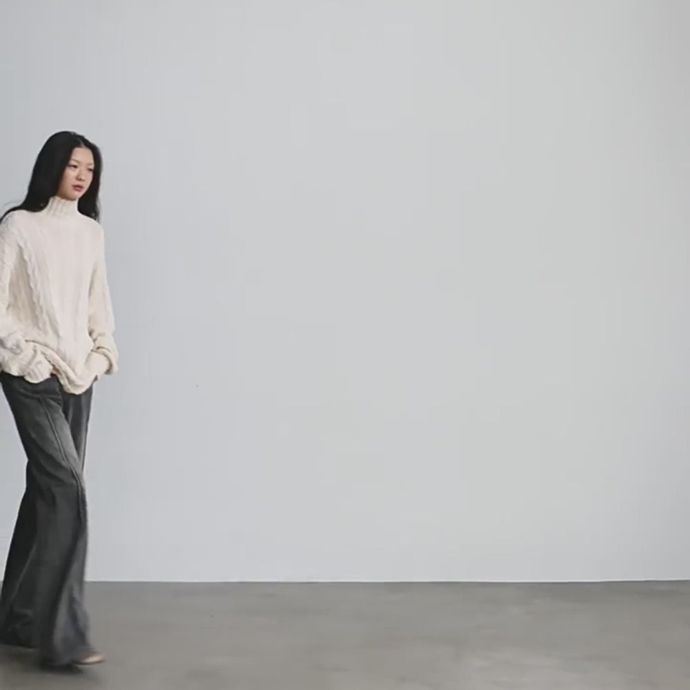 
                  
                    Video in der Galerie ansehen und abspielen, &amp;quot;Warm-Embrace Jacquard&amp;quot;Loose slimming straight high collar fashion top 100% cotton women&amp;#39;s winter
                  
                