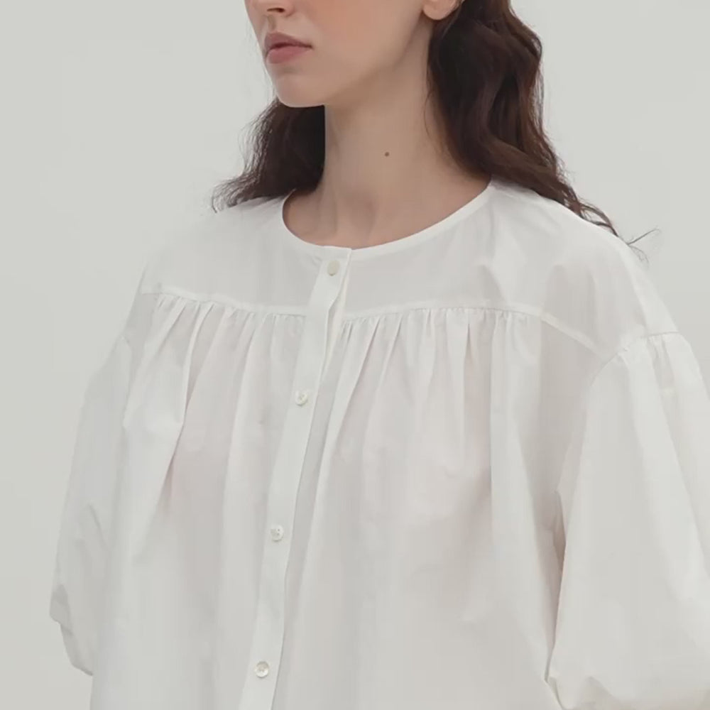 
                  
                    Load and play video in Gallery viewer, &amp;quot;Romantic Line Drawing&amp;quot; Pure Cotton Slightly Wrinkled Puff Sleeve Short Top for Women
                  
                