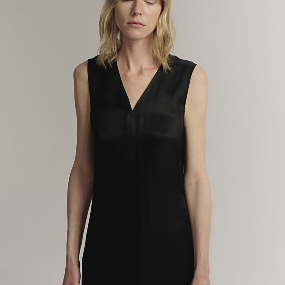 
                  
                    Video in der Galerie ansehen und abspielen, Lightweight and zero-pressure cupro linen textured anti-wrinkle V-neck sleeveless A-line dress
                  
                
